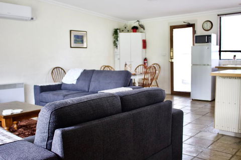 The Apartment - Moyston - Tourism Hervey Bay 0