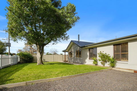 THE ASHMAN HOUSE - Modern And Close To Town - Hervey Bay Accommodation 3
