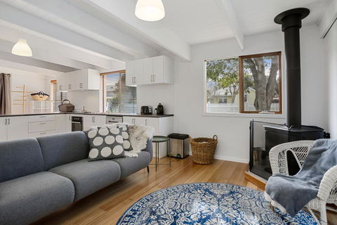 THE ASHMAN HOUSE - Modern And Close To Town - Hervey Bay Accommodation 1