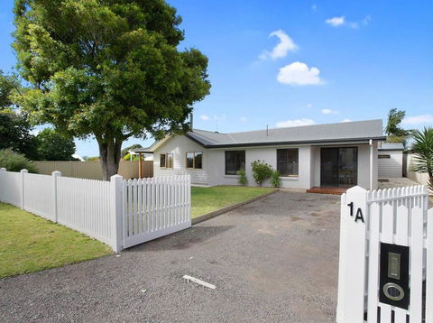 THE ASHMAN HOUSE - Modern And Close To Town - Hervey Bay Accommodation 0