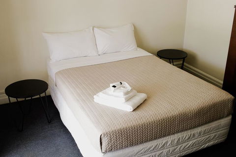 The Australian Hotel Motel - Hervey Bay Accommodation 2