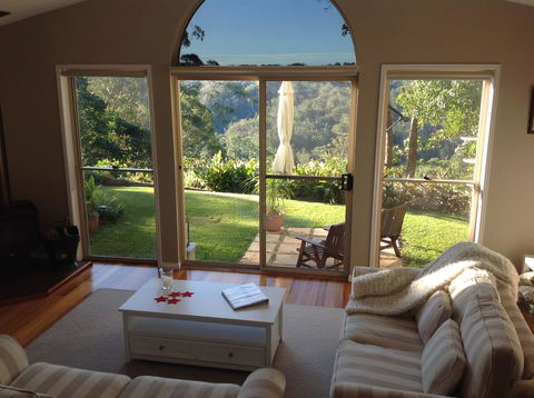 The Avenue At Montville Luxury Cottage - Hervey Bay Accommodation 2