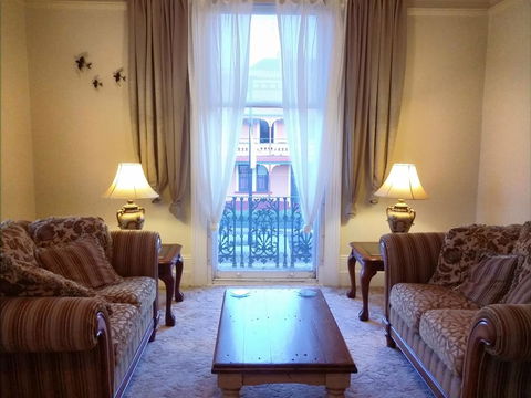 The Bank Guesthouse Glen Innes - Hervey Bay Accommodation 3
