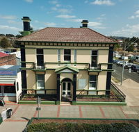 The Bank Guesthouse Glen Innes - Hervey Bay Accommodation