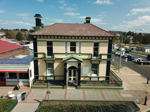 The Bank Guesthouse Glen Innes - Hervey Bay Accommodation 0