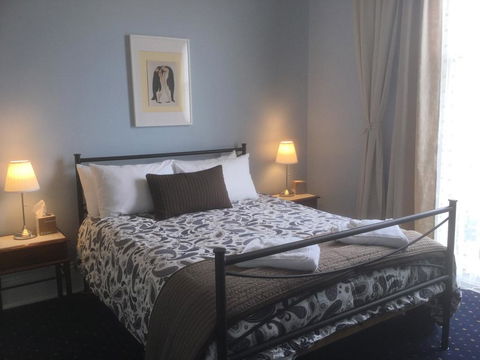 The Bank Guesthouse Glen Innes - Hervey Bay Accommodation 1