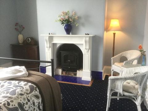 The Bank Guesthouse Glen Innes - Hervey Bay Accommodation 2