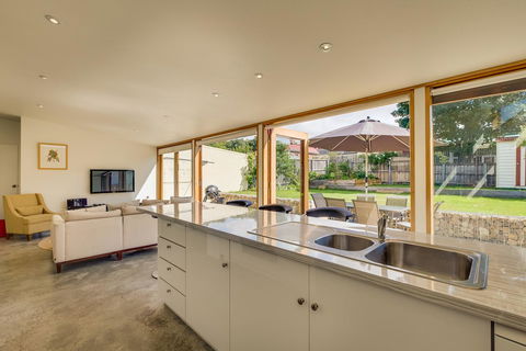 Brampton Cottage - Hervey Bay Accommodation 18