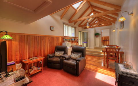 Ellie\'s Cottages - Hervey Bay Accommodation 10