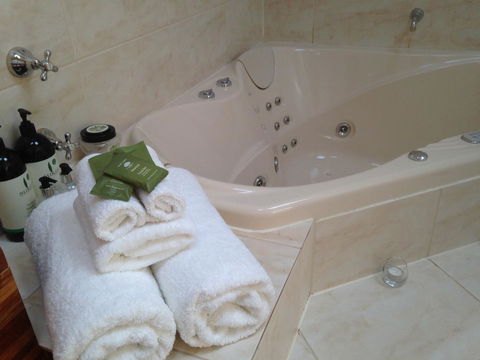 Ellie\'s Cottages - Hervey Bay Accommodation 22