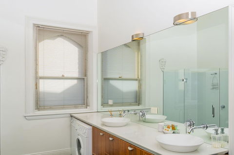 Roxburgh House Apartments - Hervey Bay Accommodation 3