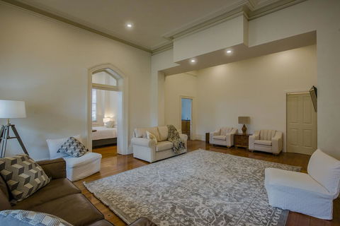 Roxburgh House Apartments - Hervey Bay Accommodation 14