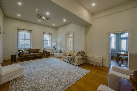 Roxburgh House Apartments - Hervey Bay Accommodation 13