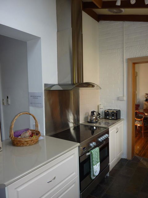 Eliza Cottage - Hervey Bay Accommodation 6
