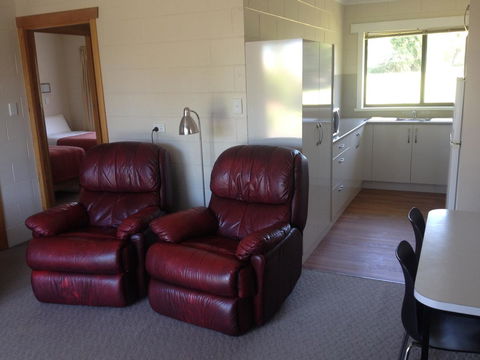 Willaway Motel Apartments - Tourism Hervey Bay 4