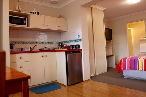Sails On Port Sorell Boutique Apartments - Hervey Bay Accommodation 7