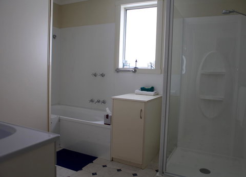 Sails On Port Sorell Boutique Apartments - Hervey Bay Accommodation 4