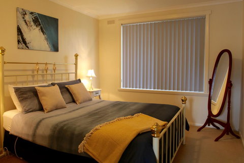 Sails On Port Sorell Boutique Apartments - Hervey Bay Accommodation 5