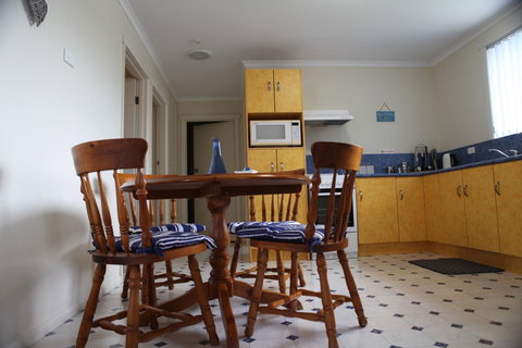 Sails On Port Sorell Boutique Apartments - Hervey Bay Accommodation 1