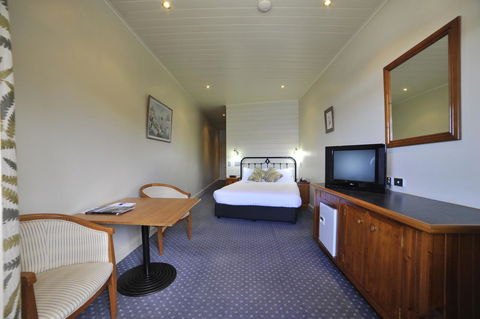 Strahan Village - Hervey Bay Accommodation 19