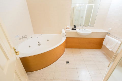 Strahan Village - Hervey Bay Accommodation 23