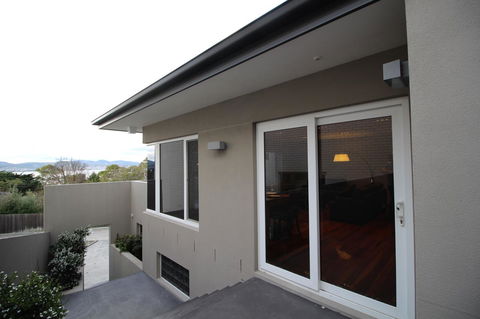 Sunny 3 Bedroom Apartment In Sandy Bay - Hervey Bay Accommodation 15