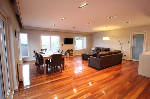 Sunny 3 Bedroom Apartment In Sandy Bay - Hervey Bay Accommodation 1