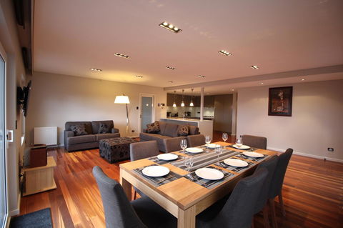 Sunny 3 Bedroom Apartment In Sandy Bay - Hervey Bay Accommodation 0