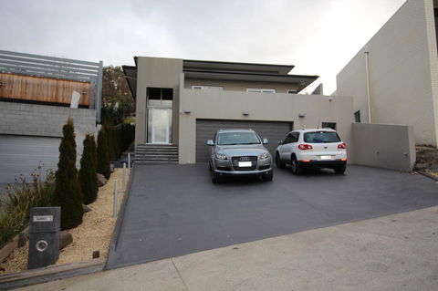 Sunny 3 Bedroom Apartment In Sandy Bay - Hervey Bay Accommodation 9