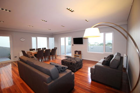 Sunny 3 Bedroom Apartment In Sandy Bay - Hervey Bay Accommodation 6