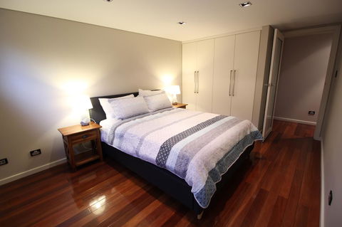 Sunny 3 Bedroom Apartment In Sandy Bay - Hervey Bay Accommodation 2