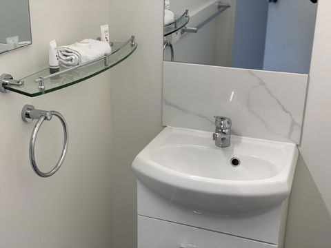 Orford Blue Waters Hotel - Hervey Bay Accommodation 3