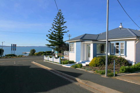 Freycinet Waters - Hervey Bay Accommodation 0
