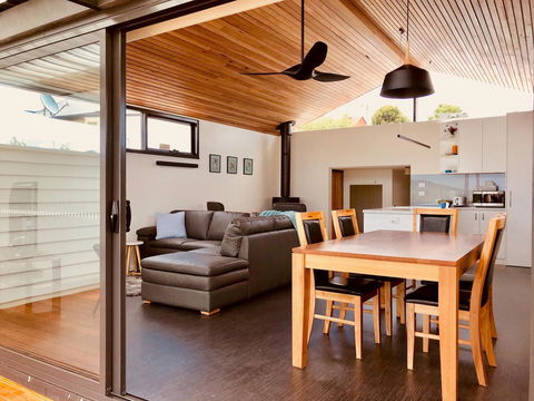 Omaroo House - Panoramic Water Views - Tourism Hervey Bay 4