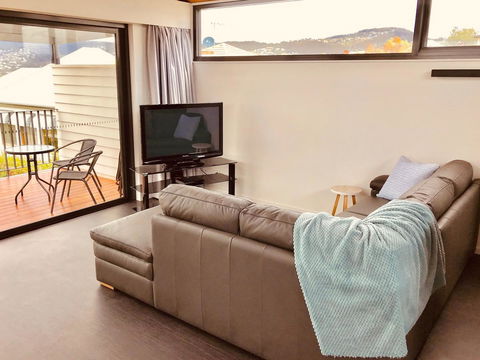 Omaroo House - Panoramic Water Views - Tourism Hervey Bay 9