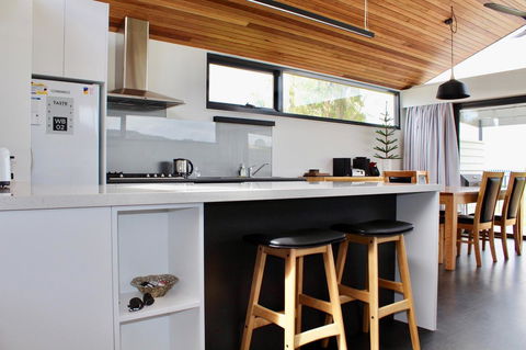 Omaroo House - Panoramic Water Views - Tourism Hervey Bay 14