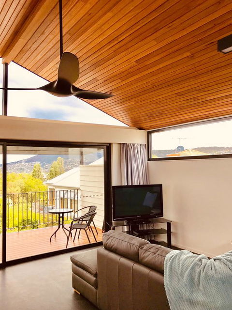 Omaroo House - Panoramic Water Views - Tourism Hervey Bay 8