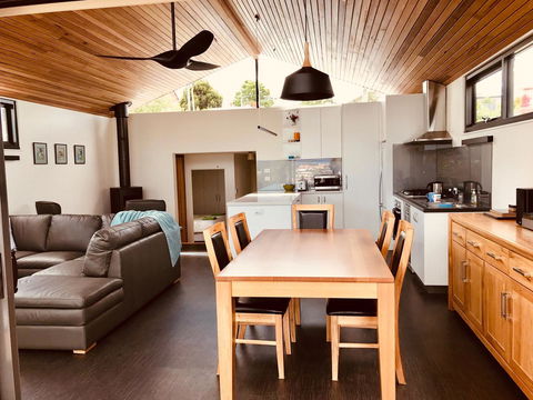 Omaroo House - Panoramic Water Views - Tourism Hervey Bay 5