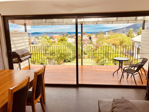 Omaroo House - Panoramic Water Views - Tourism Hervey Bay 7
