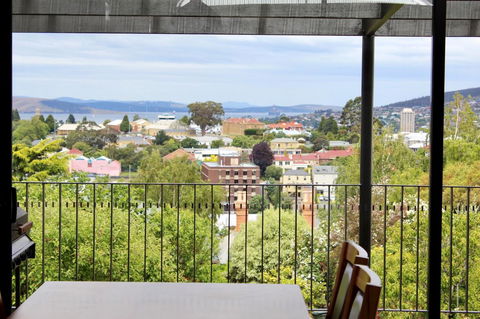 Omaroo House - Panoramic Water Views - Tourism Hervey Bay 6
