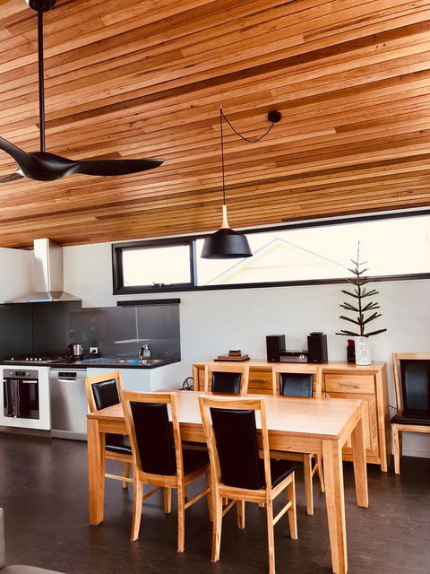 Omaroo House - Panoramic Water Views - Tourism Hervey Bay 19