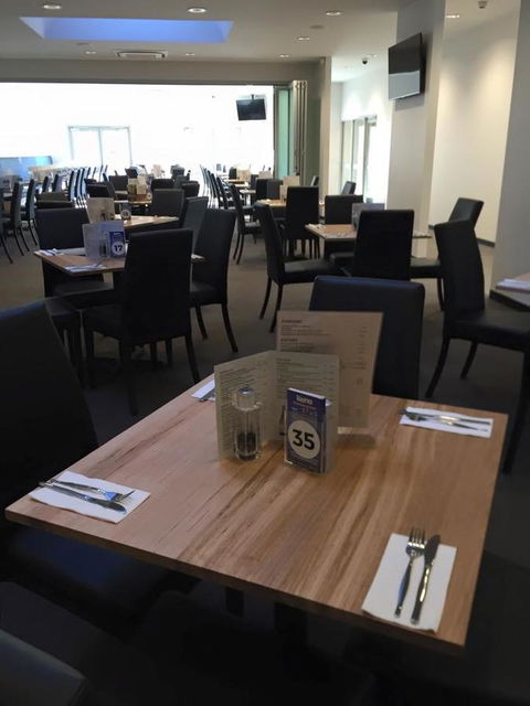 Risdon Brook Hotel - Hervey Bay Accommodation 2