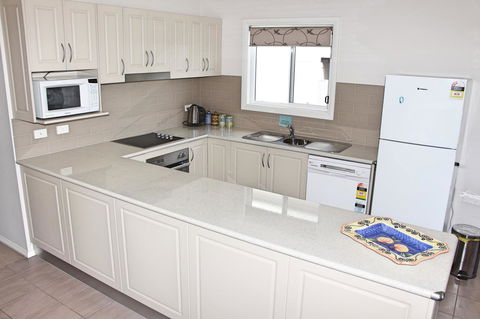 Front Row Beachfront - Hervey Bay Accommodation 5