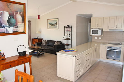 Front Row Beachfront - Hervey Bay Accommodation 3