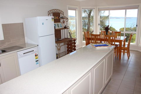 Front Row Beachfront - Hervey Bay Accommodation 4