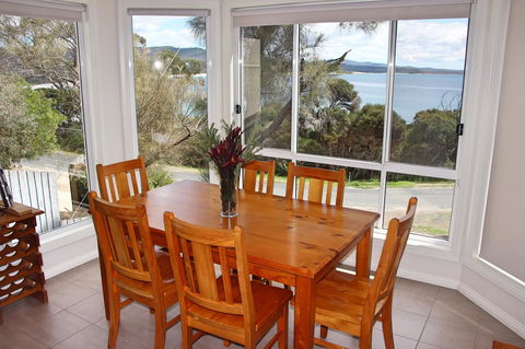 Front Row Beachfront - Hervey Bay Accommodation 6