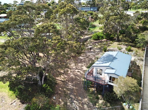 Front Row Beachfront - Hervey Bay Accommodation 0