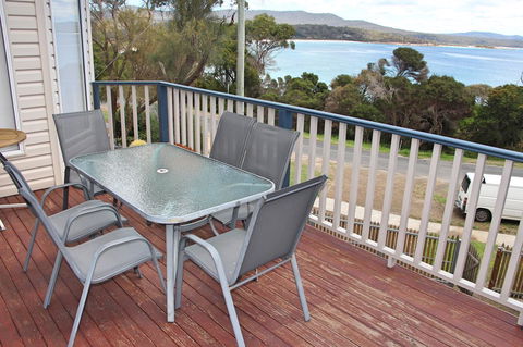Front Row Beachfront - Hervey Bay Accommodation 2