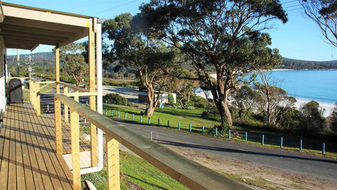 KINGFISHER COTTAGE Beachfront At The Binalong Bay - Hervey Bay Accommodation 8