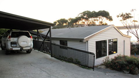 KINGFISHER COTTAGE Beachfront At The Binalong Bay - Hervey Bay Accommodation 21